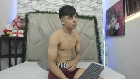 loganjhonson online show from November 20, 2:12 am