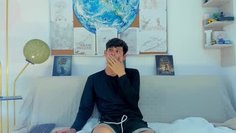 Snapshot of loganoficialx chatting on February 1, 5:11 pm loganoficialx online show from February 1, 5:11 pm