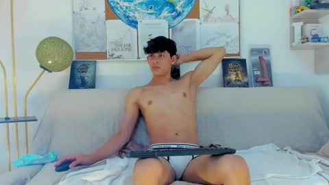 Snapshot of loganoficialx chatting on February 3, 6:13 pm loganoficialx online show from February 3, 6:13 pm