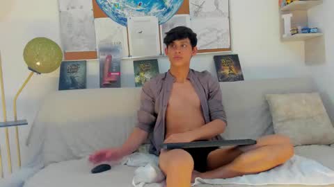 Snapshot of loganoficialx chatting on February 15, 7:54 pm loganoficialx online show from February 15, 7:54 pm