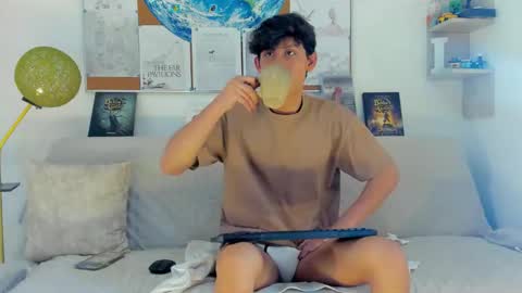 loganoficialx online show from March 2, 4:47 pm