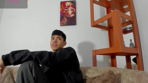 logantwink18 online show from December 22, 1:08 pm