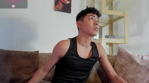 logantwink18 online show from January 8, 11:18 pm