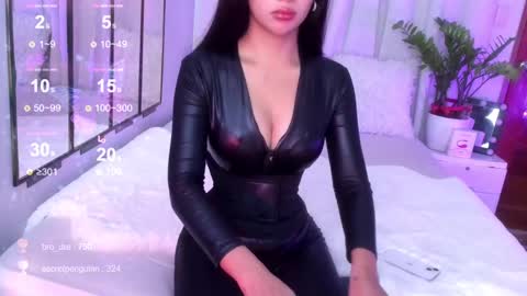 Snapshot of loisewilliams chatting on March 9, 6:17 am Mistress L online show from March 9, 6:17 am
