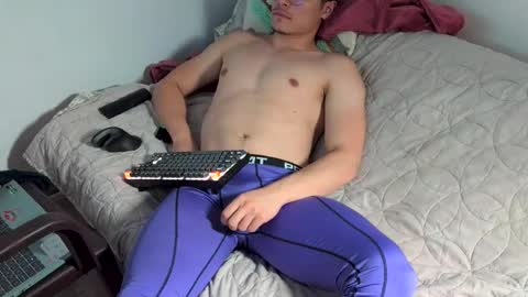 Snapshot of loitonon chatting on October 27, 12:36 am WindMaster whole online show from October 27, 12:36 am