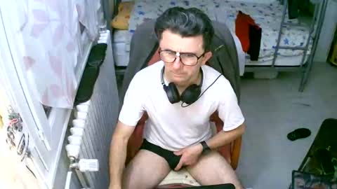 lokoum39 online show from February 18, 7:10 pm