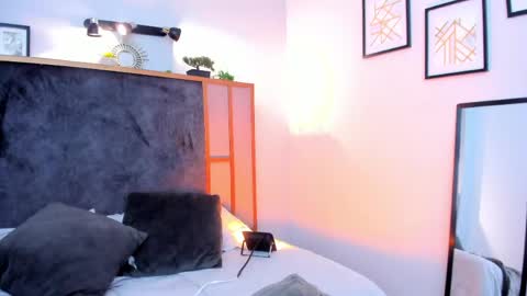 Lola online show from May 4, 2:13 pm