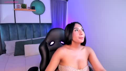 Lola online show from May 7, 2:55 pm