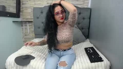 Snapshot of lola__black chatting on July 17, 1:29 pm L O L A online show from July 17, 1:29 pm
