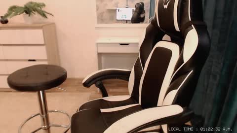 Snapshot of lola_anderson chatting on February 4, 8:02 am Lola online show from February 4, 8:02 am