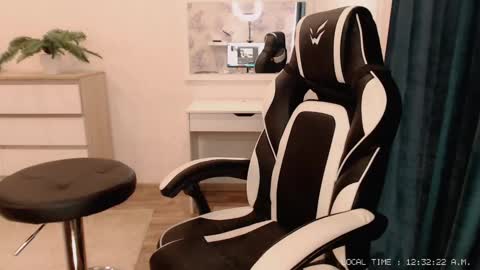 Snapshot of lola_anderson chatting on March 3, 7:32 am Lola online show from March 3, 7:32 am