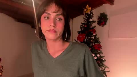 Snapshot of lola_cocks chatting on December 2, 11:40 pm mara online show from December 2, 11:40 pm