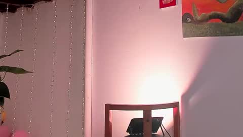 Snapshot of lola_cocks chatting on March 6, 12:21 am mara online show from March 6, 12:21 am