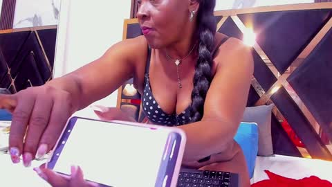 Lola online show from January 4, 4:54 pm