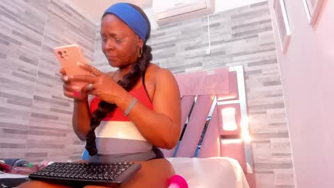 Lola online show from January 22, 5:28 pm