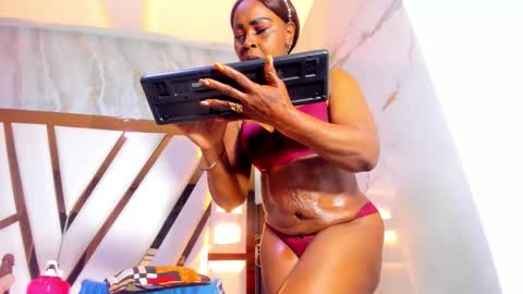 Lola online show from November 9, 12:03 pm