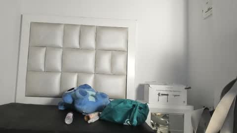 Snapshot of lola_js chatting on November 18, 4:39 am lola_js online show from November 18, 4:39 am