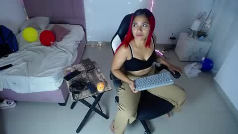 Snapshot of lola_lustrum chatting on July 5, 11:39 am lola_lustrum online show from July 5, 11:39 am