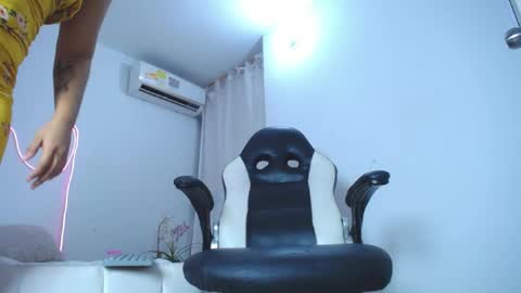 Snapshot of lola_lustrum chatting on July 30, 2:05 pm lola_lustrum online show from July 30, 2:05 pm