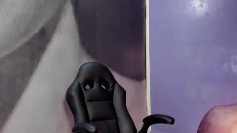 lola red online show from March 5, 2:45 pm