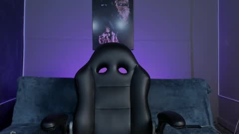 Snapshot of lola_red956680 chatting on April 23, 7:16 pm lola red online show from April 23, 7:16 pm