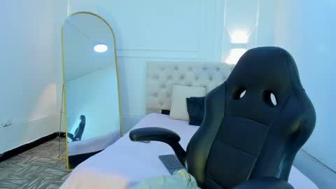 Snapshot of lola_red956680 chatting on May 2, 8:58 pm lola red online show from May 2, 8:58 pm