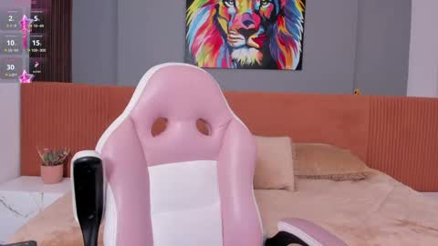 lola_sweeet18 online show from April 29, 9:02 am