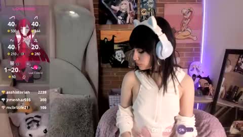 Snapshot of lolaa_bunnyy chatting on January 19, 4:44 am Lola Bunny online show from January 19, 4:44 am