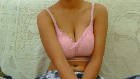 Snapshot of lolaa_darling chatting on January 15, 10:06 am lolaa online show from January 15, 10:06 am