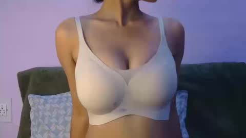 lolaa online show from March 11, 7:58 am