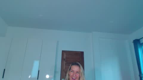 Snapshot of lolaaelita chatting on March 8, 12:08 am Lola online show from March 8, 12:08 am