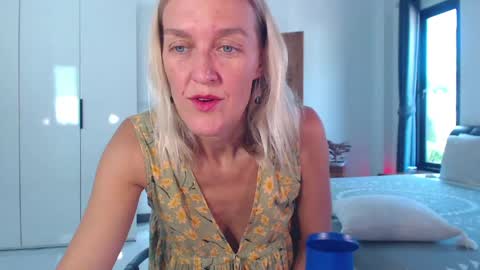 Snapshot of lolaaelita chatting on March 21, 7:57 am Lola online show from March 21, 7:57 am