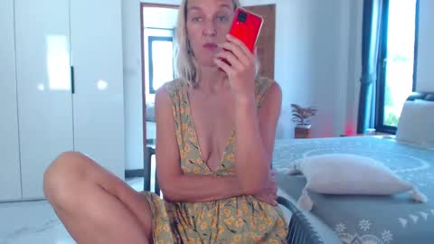 Snapshot of lolaaelita chatting on March 21, 8:19 am Lola online show from March 21, 8:19 am