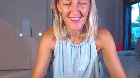 Snapshot of lolaaelita chatting on April 23, 10:58 am Lola online show from April 23, 10:58 am