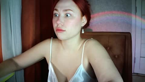 Snapshot of lolaamint_ chatting on April 4, 9:51 am LolaaMint online show from April 4, 9:51 am