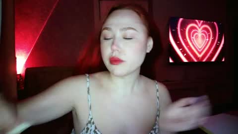 Snapshot of lolaamint_ chatting on May 10, 3:06 pm LolaaMint online show from May 10, 3:06 pm