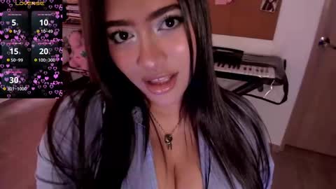 lolaasmith_21 online show from September 26, 8:46 pm
