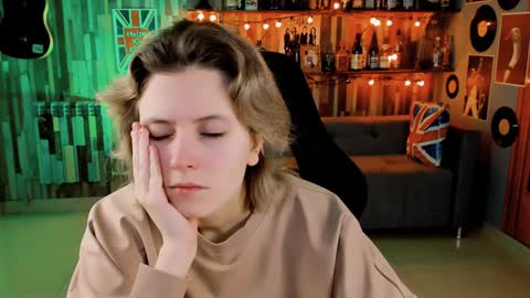 Snapshot of lolaasmus chatting on December 11, 5:00 am I consider myself the god Loki but life just calls me LOL online show from December 11, 5:00 am