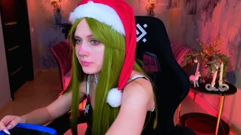 Snapshot of lolaasmus chatting on December 31, 1:41 pm I consider myself the god Loki but life just calls me LOL online show from December 31, 1:41 pm
