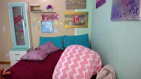 Snapshot of lolabrouse__ chatting on December 3, 7:22 pm Lola online show from December 3, 7:22 pm