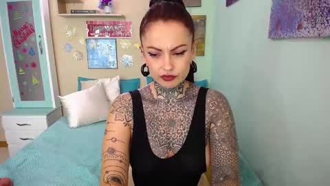 Snapshot of lolabrouse__ chatting on December 11, 10:16 pm Lola online show from December 11, 10:16 pm