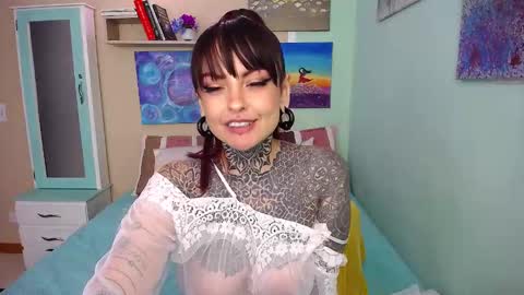 Snapshot of lolabrouse__ chatting on December 31, 8:56 pm Lola online show from December 31, 8:56 pm