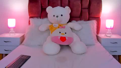 Snapshot of lolacoper chatting on December 26, 2:22 am LolaCoper online show from December 26, 2:22 am