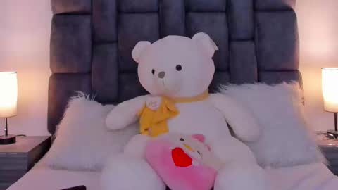 Snapshot of lolacoper chatting on January 15, 1:02 am LolaCoper online show from January 15, 1:02 am