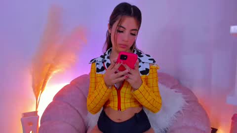 Snapshot of lolacoper chatting on February 17, 3:36 am LolaCoper online show from February 17, 3:36 am