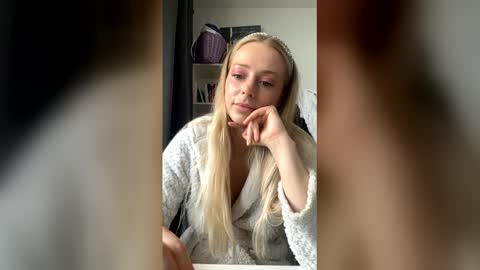 Snapshot of lolacutiex chatting on June 4, 11:38 am lolacutiex online show from June 4, 11:38 am