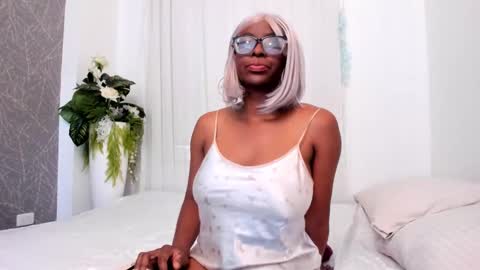 Snapshot of lolajenkiins chatting on September 18, 12:51 pm lola online show from September 18, 12:51 pm