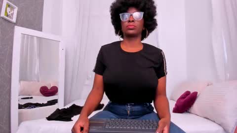 Snapshot of lolajenkiins chatting on September 29, 12:43 pm lola online show from September 29, 12:43 pm