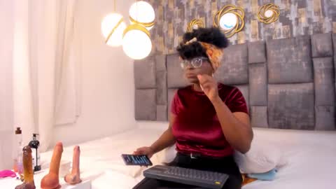 Snapshot of lolajenkiins chatting on October 5, 4:22 am lola online show from October 5, 4:22 am