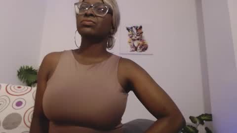 Snapshot of lolajenkiins chatting on October 19, 5:19 am lola online show from October 19, 5:19 am